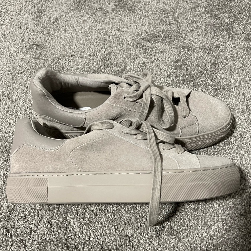 Steve Madden x Winnie Harlow sneaker